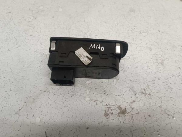 BOUTON LEVE VITRE ALFA ROMEO - Vue 2